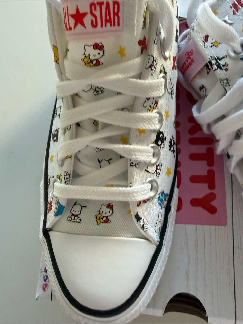 New women’s Sz 6.5, 8 Converse White Low Top Shoes with Hello Kitty - Picture 4 of 9